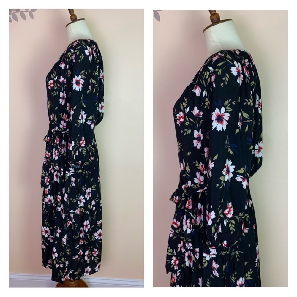 New! VELVET by GRAHAM & Spencer Tiered Belted Floral Midi Dress - Picture 9 of 11